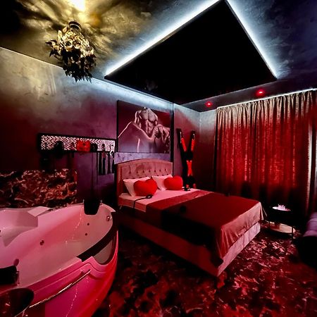 Love Room Bucureşti Ngoại thất bức ảnh