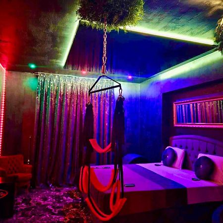 Love Room Bucureşti Ngoại thất bức ảnh
