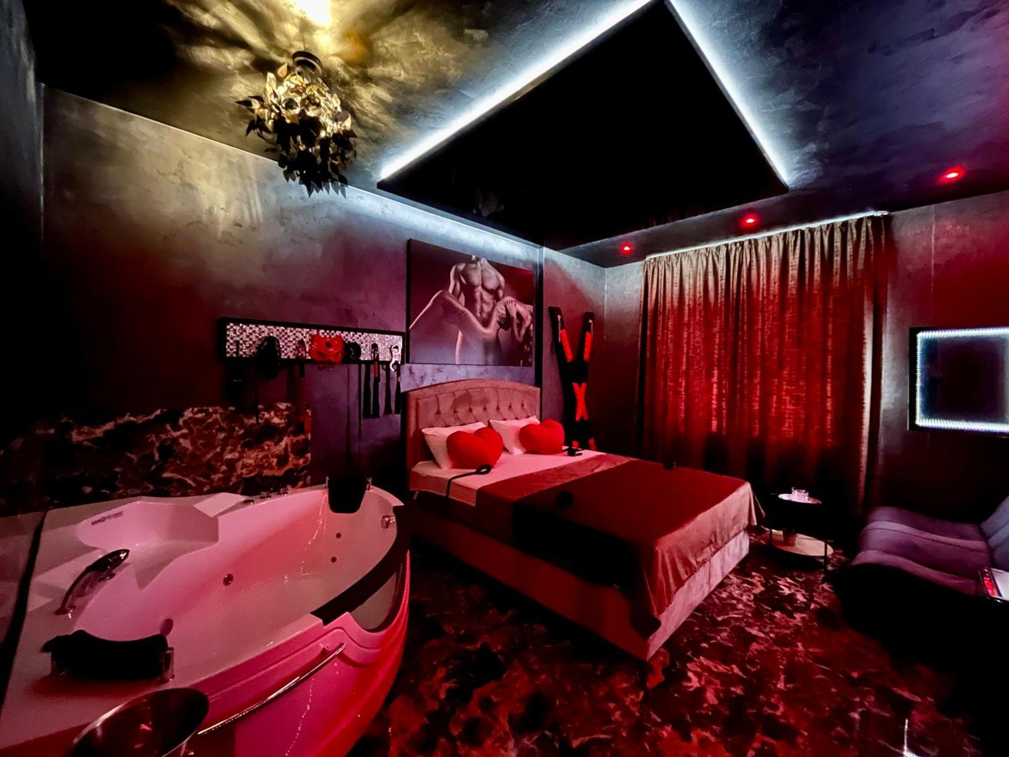 Love Room Bucureşti Ngoại thất bức ảnh