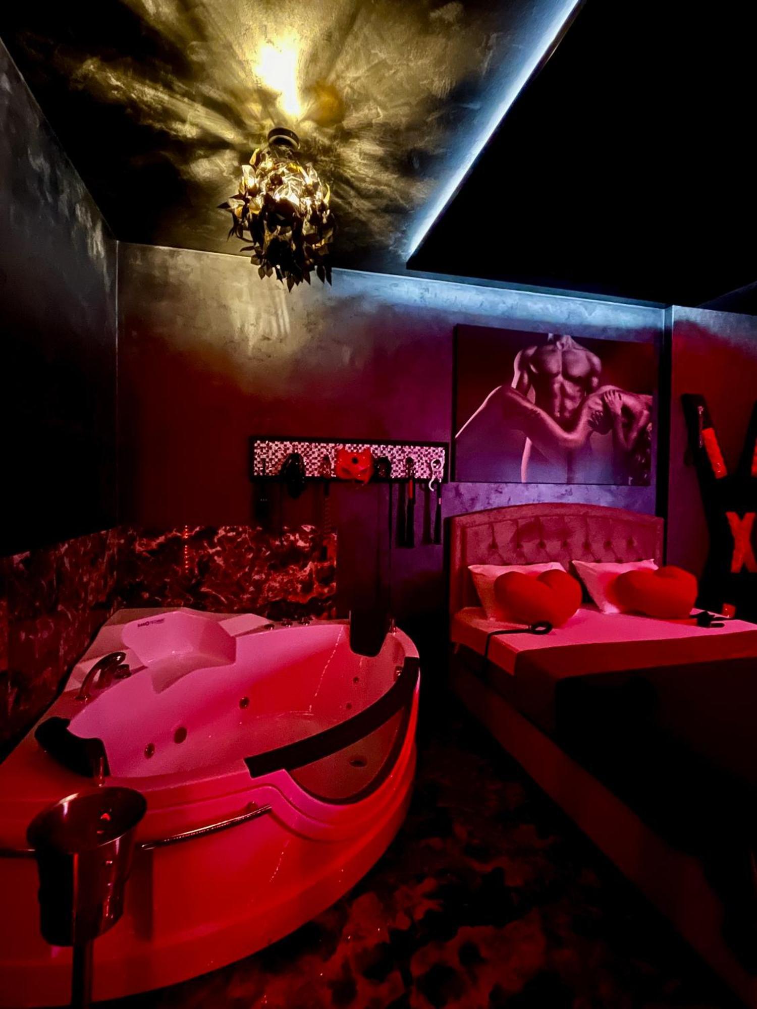 Love Room Bucureşti Ngoại thất bức ảnh