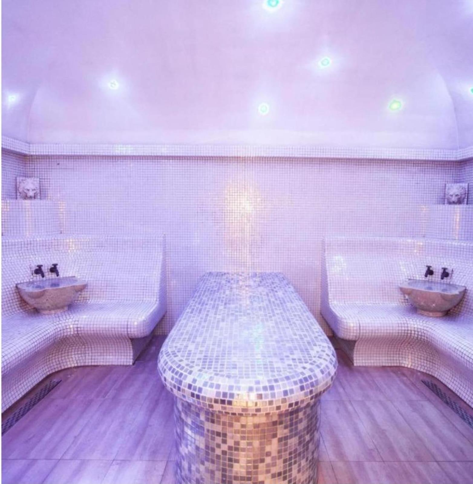 Love Room Bucureşti Ngoại thất bức ảnh