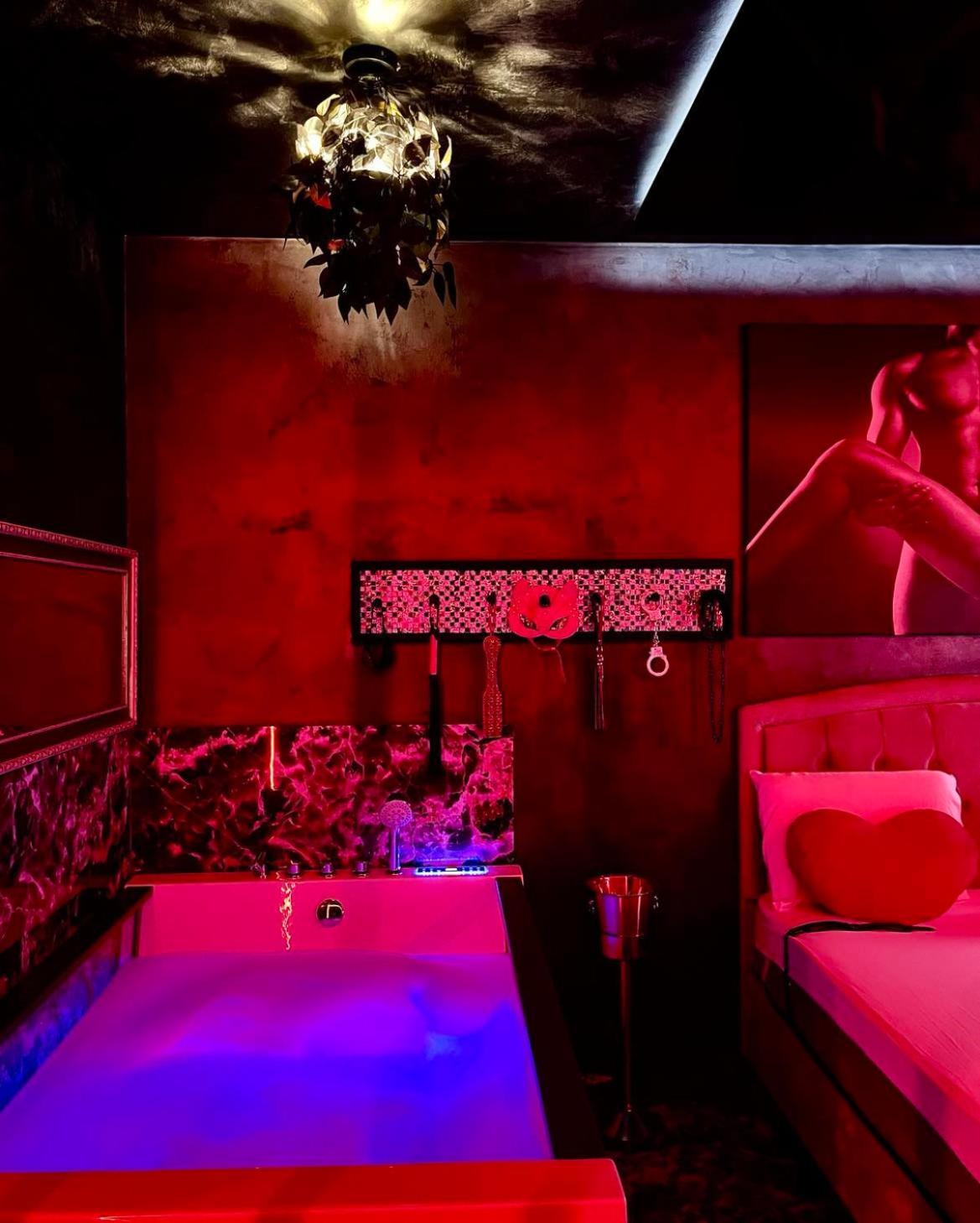 Love Room Bucureşti Ngoại thất bức ảnh